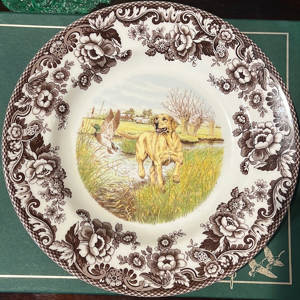 Beautiful dinner plate from Spode’s hunting dog collection.